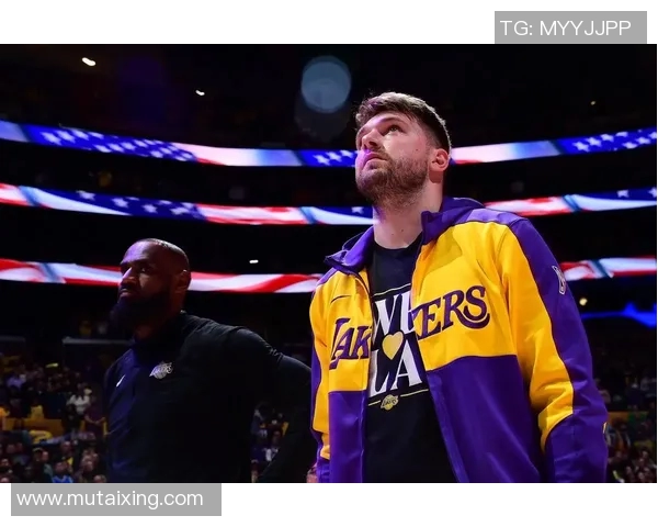 湖人里弗斯搭档东契奇，挡拆战术显威力